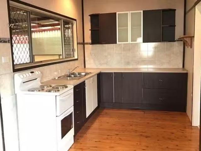 Nice 42 Underwood Crescent, Harristown, QLD 4350