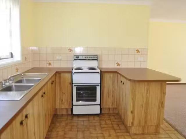 Just in! 42A Bouffler Close, Kelso, NSW 2795