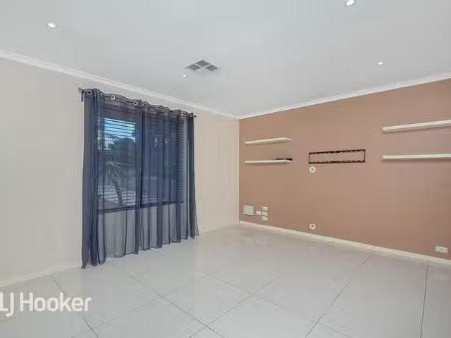 Deal! 43 Marriott Avenue, Para Vista, SA 5093