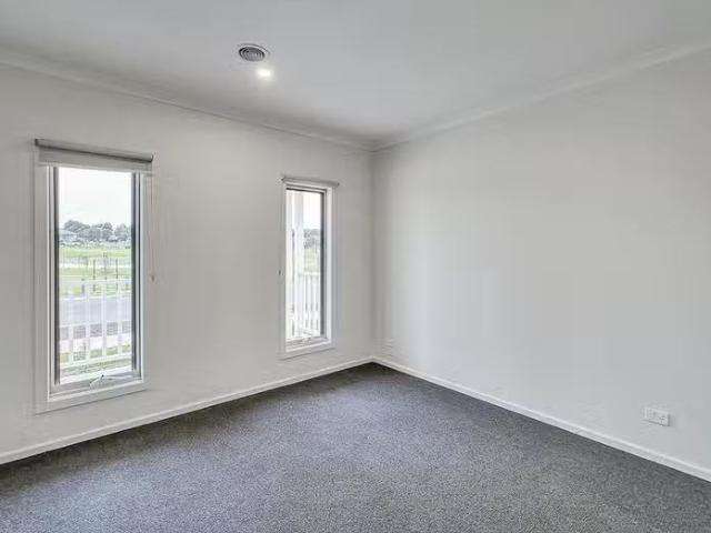 Rental! 43 Mitiamo Street, Eynesbury, VIC 3338