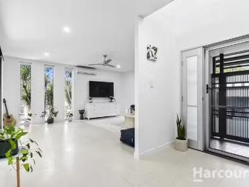 Charming 43 Lyons Street, Point Vernon, QLD 4655