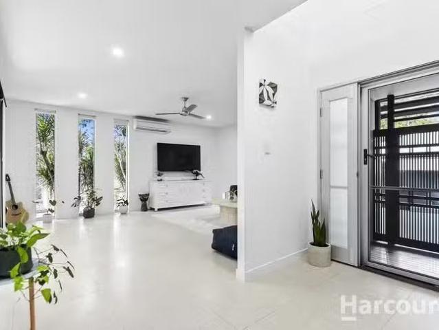 Nice 43 Lyons Street, Point Vernon, QLD 4655