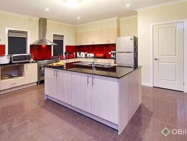 Deal! 43 Langmore Drive, Hillside VIC 3037