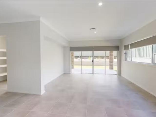 Cheap 43b Magnetic Drive, Ashtonfield House for rent Listed b.