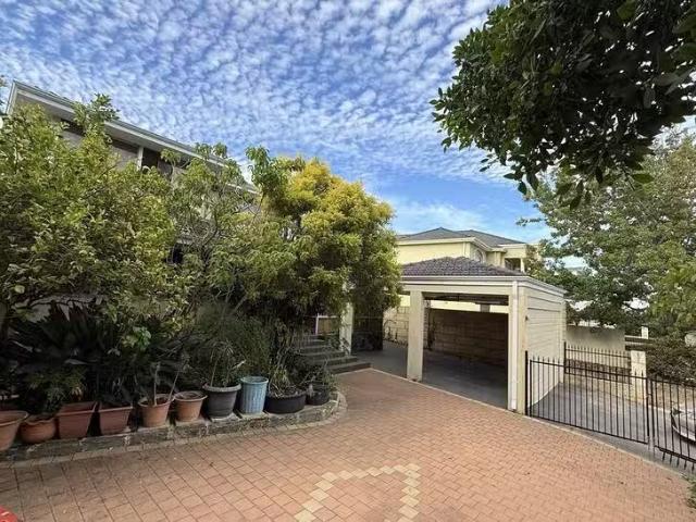 Deal! 4 Coronation Street, Doubleview, WA 6018