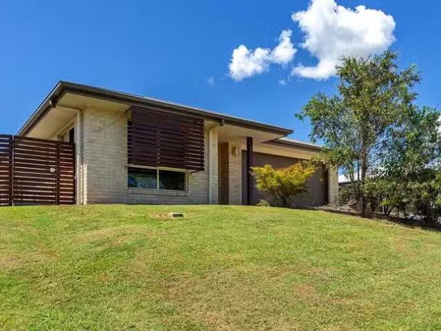 Rental! 4 Champagne Lane, Southside, QLD 4570