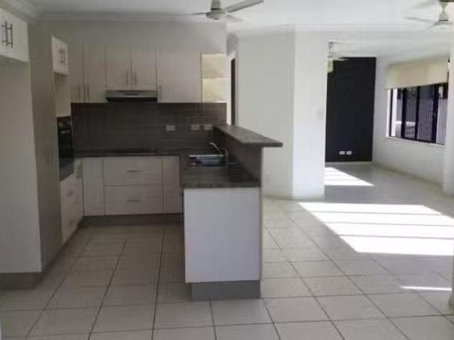 For Rent! 4 Cliffdale Street, Bentley Park, QLD 4869