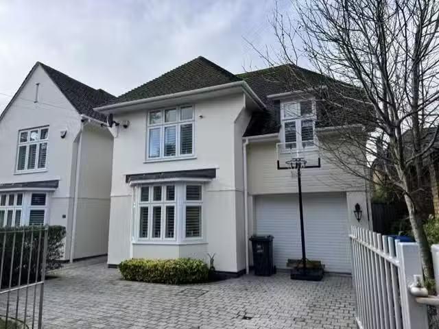 Charming 4 BA 4 bedroom house for rent in Ravine Road, Canford.