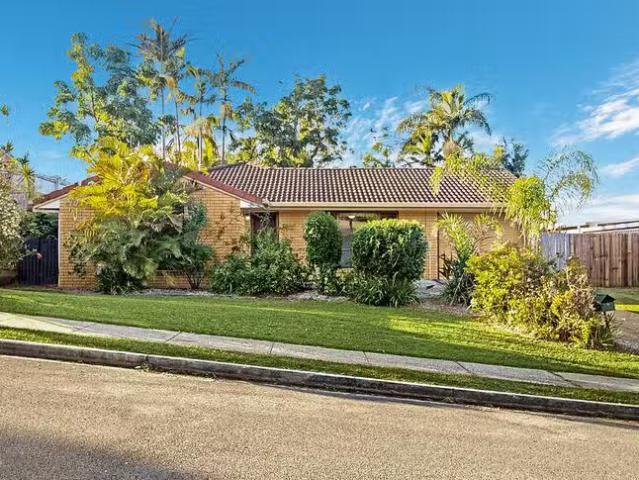 Just in! 4 Ballinger Crescent, Albany Creek, QLD 4035