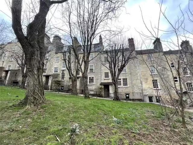 Deal! 4 bedroom apartment for rent in Morford Street, Bath, BA1