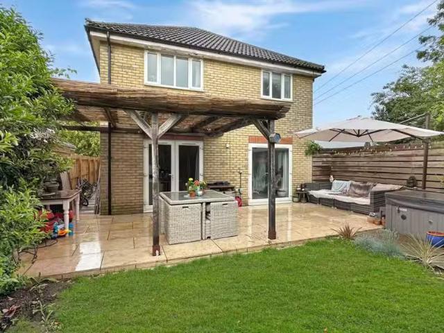 Just in! 4 bedroom detached house for rent in Fairhaven Close.