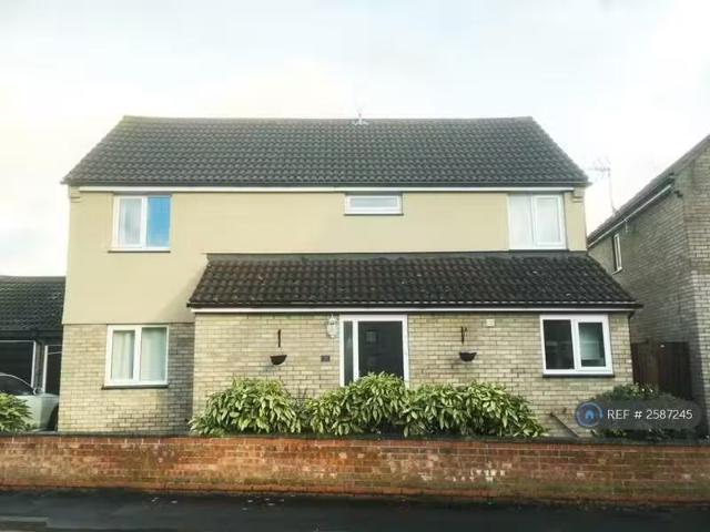 For Rent! 4 bedroom detached house for rent in Meadow Grass Cl.