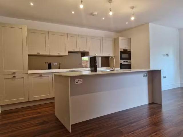 New 4 bedroom house for rent in Purley Downs Road, CR2