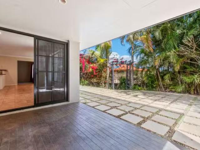 Nice 4 BR 3 Rothschild Street, EATONS HILL, QLD 4037 House f.