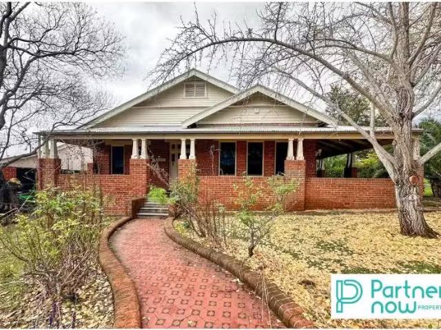 Nice 4 BR 106 Fitzroy Street, TAMWORTH House for rent Listed.