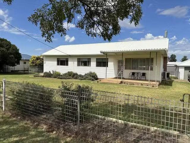 Rental! 4 BR 10 12 Gilmore Street, Coolah, NSW 2843