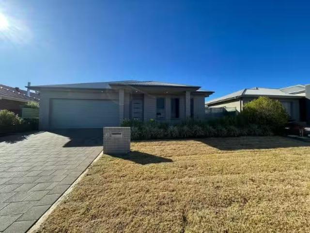 Deal! 4 BR 10 Brook Court, DUBBO House for rent Listed by Lil.