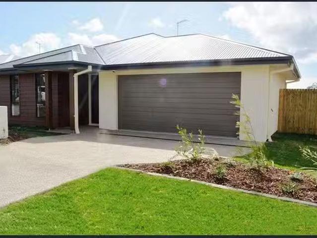 Charming 4 BR 10 Graham Street, Pimpama, QLD 4209