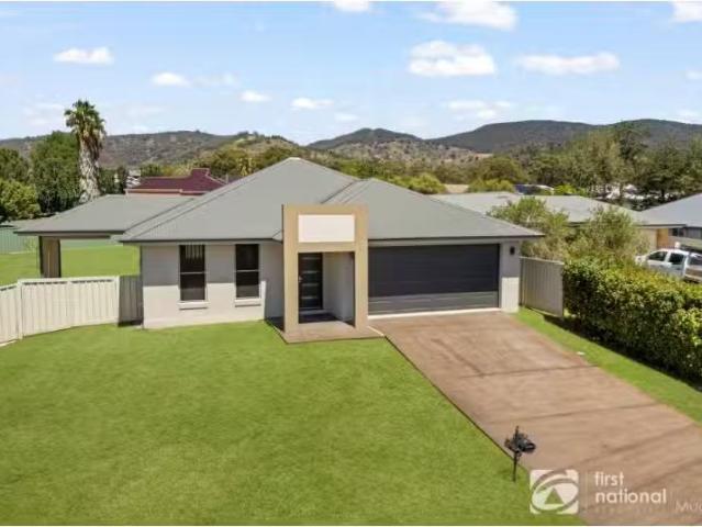 Cozy 4 BR 10 Hennessy Place, MUDGEE House for rent Listed by.