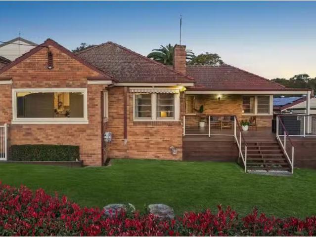 Nice 4 BR 10 Regent Street, Cessnock House for rent Listed by.