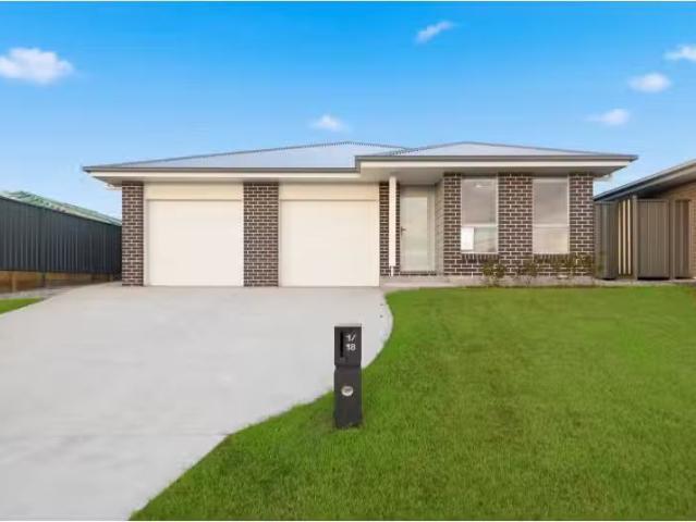 Nice 4 BR 1/18 Linden St, Lochinvar Townhouse for rent Listed.