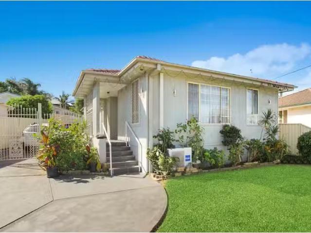 Cozy 4 BR 11 Clingan Avenue, Lurnea House for rent Listed by.