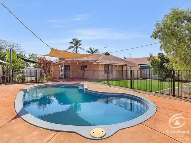 Unique 4 BR 11 Buchanan Circuit, Baynton, WA 6714