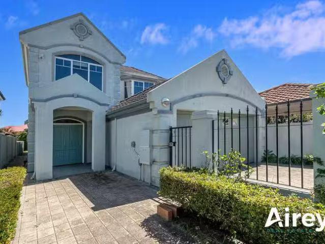 For Rent! 4 BR 11 Highlands Road, North Perth, WA 6006