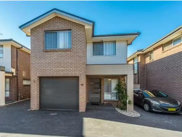 Unique 4 BR 12/17 Abraham Street, Rooty Hill Townhouse for ren.
