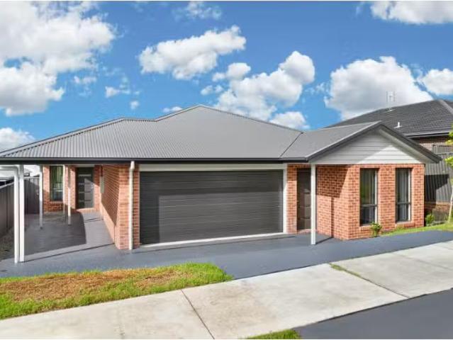Cozy 4 BR 1/36 Lakeview Crescent, Raymond Terrace Townhouse fo.