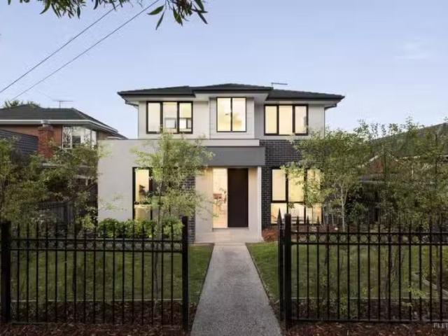 Just in! 4 BR 1/3 Ralph Street, Blackburn South VIC 3130 Tow.