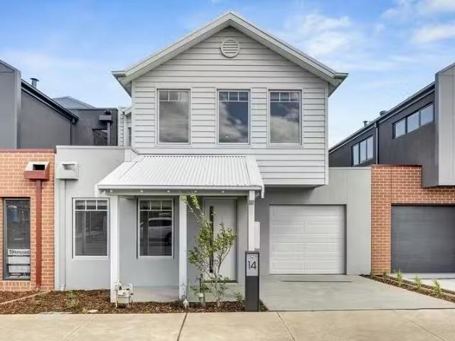 Cheap 4 BR 14 Dussehra Street, Kalkallo, VIC 3064