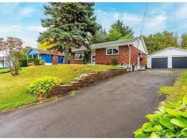 Cozy 4 BR 158 Lakeside Dr, Riverview, NB, E1B 3G9 house for.