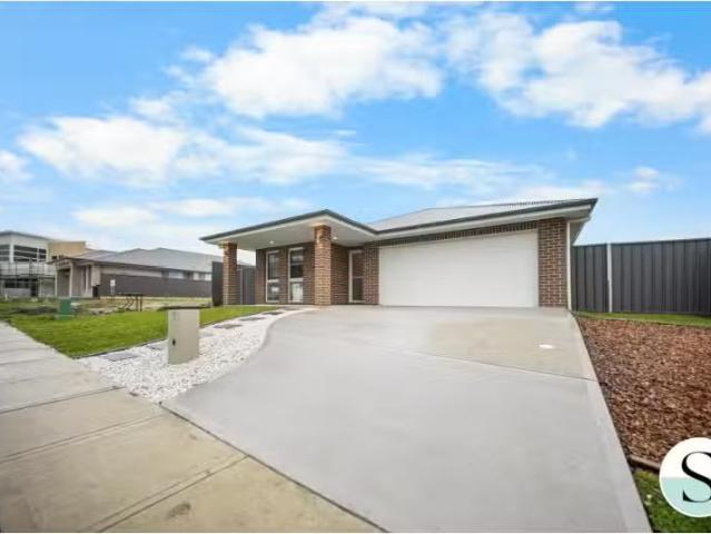 Unique 4 BR 15 Winx Way, Minmi House for rent Listed by Sold.