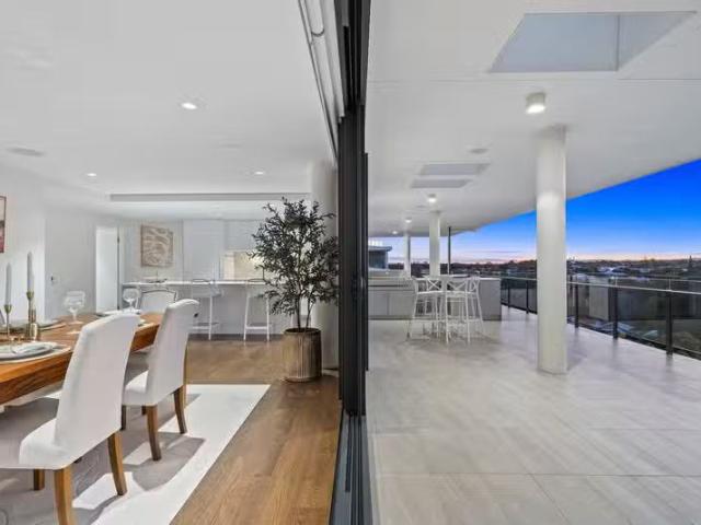 Charming 4 BR 1601/90 Berrima Street, WYNNUM, QLD 4178 Apart.
