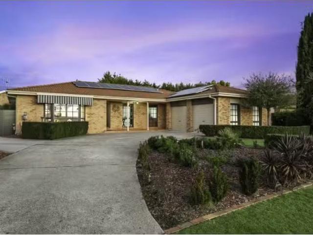 Just in! 4 BR 16 Acacia Drive, Jerrabomberra House for rent L.