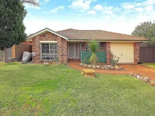Charming 4 BR 16 Kingfisher Place, Glendenning, NSW 2761