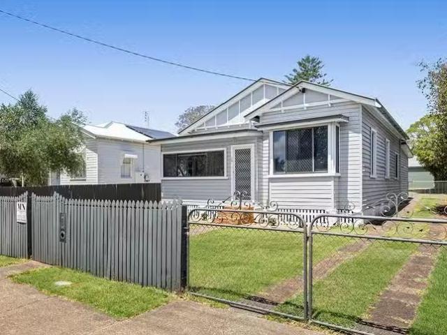 Cozy 4 BR 178 Russell Street, Newtown, QLD 4350
