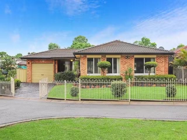 Nice 4 BR 17/31 Perigee Close, Doonside Apartment for rent Li.