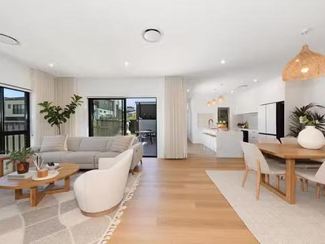 Cheap 4 BR 18 Hazel Hawke Avenue, Whitlam, ACT 2611