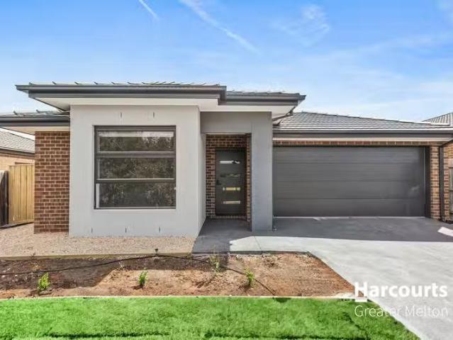 Charming 4 BR 18 Hedgerow Avenue, BROOKFIELD, VIC 3338 House.