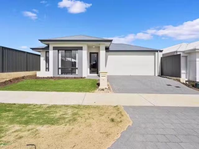 Just in! 4 BR 18 Phaxas Street, Jindalee, WA 6036
