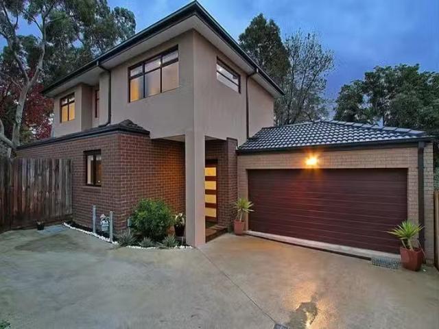 For Rent! 4 BR 18A Araluen Drive, Croydon, VIC 3136