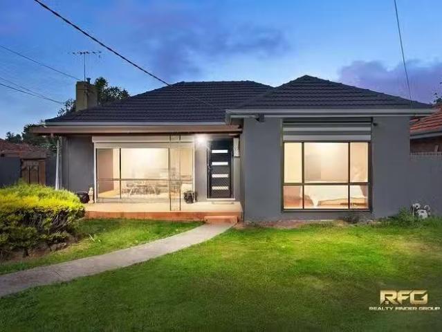 For Rent! 4 BR 19 Poole Street, Deer Park, VIC 3023