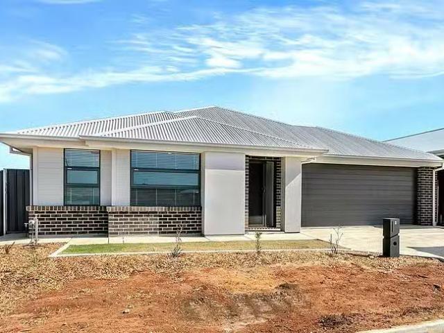 Rental! 4 BR 1 Verdale Crescent, Munno Para Downs, SA 5115