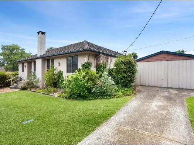 Deal! 4 BR 1 Carmichael Street, Deakin House for rent Listed.