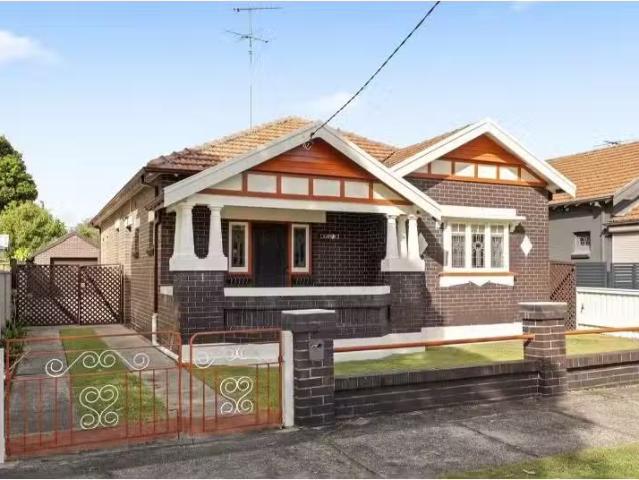 Unique 4 BR 1 Ney St, Mascot House for rent Listed by Kelly I.
