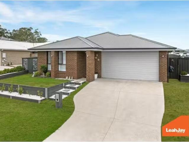 Charming 4 BR 20 Harrow Circuit, Greta House for rent Listed.