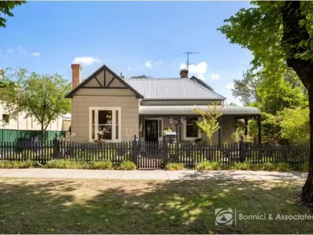 New 4 BR 21 Loch Street, Beechworth House for rent Listed by.