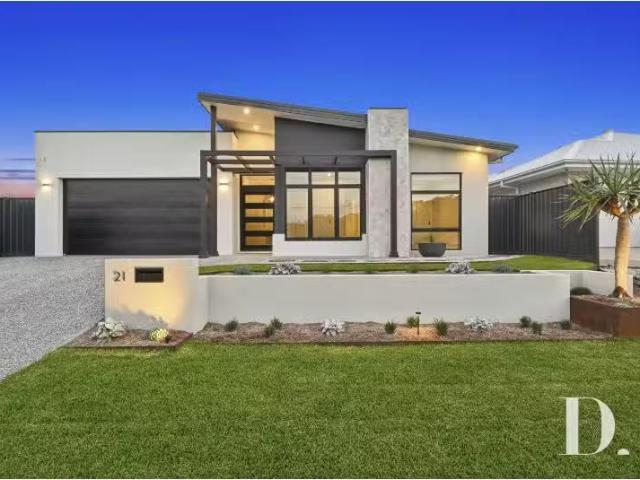 Just in! 4 BR 21 Moore Street, Woolgoolga House for rent List.